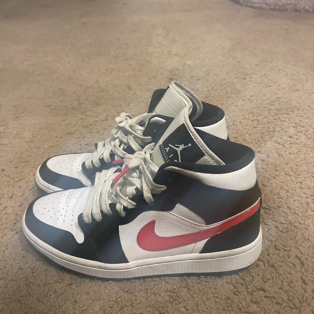 Wmns Air Jordan 1 Mid Alternate Swoosh